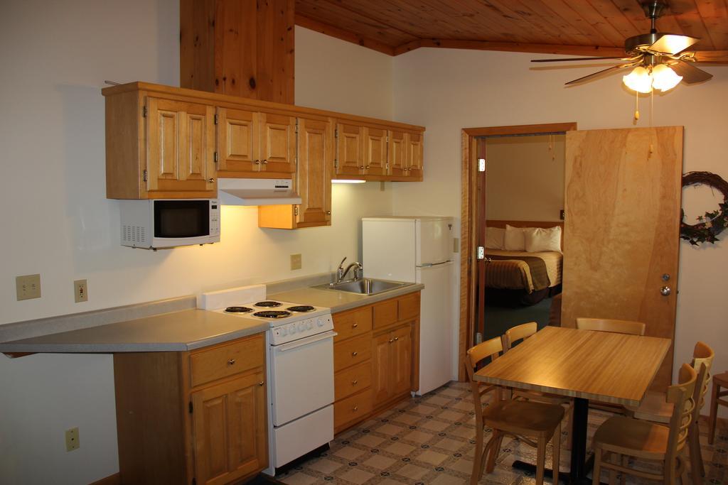 Superior Ridge Resort Motel Schroeder Экстерьер фото