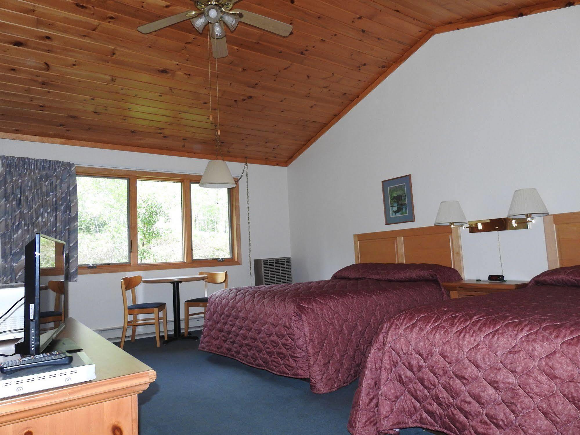 Superior Ridge Resort Motel Schroeder Экстерьер фото