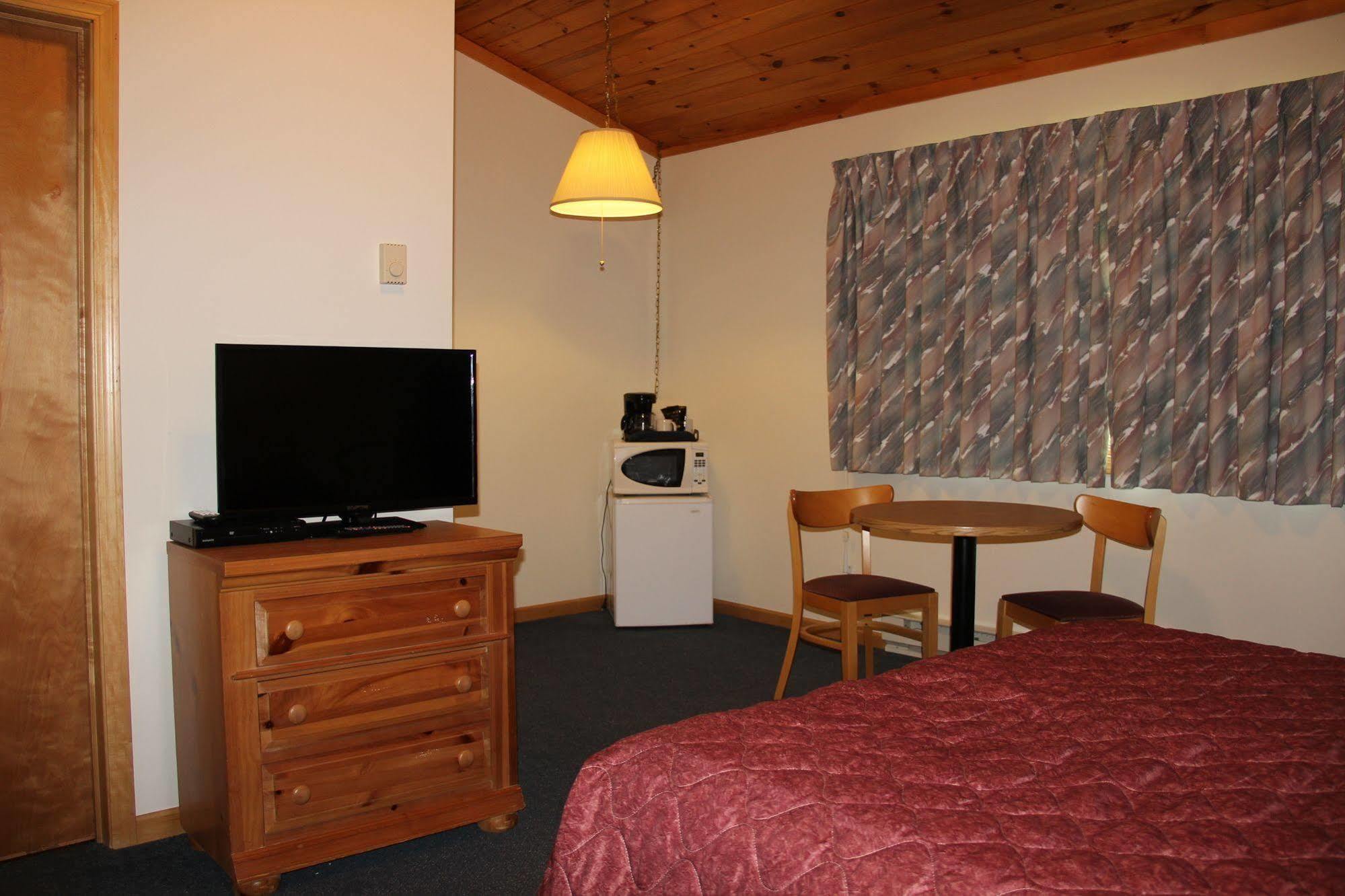 Superior Ridge Resort Motel Schroeder Экстерьер фото