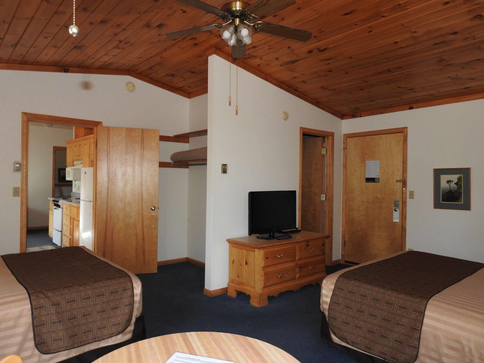 Superior Ridge Resort Motel Schroeder Экстерьер фото